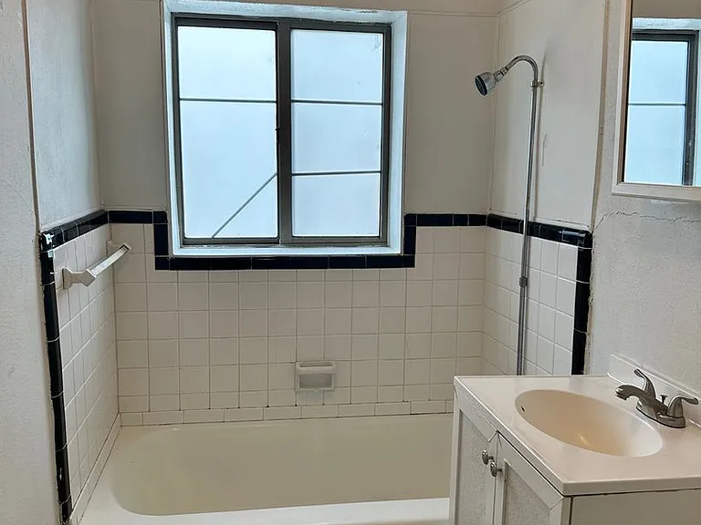 818 Cumberland St — Photo 3