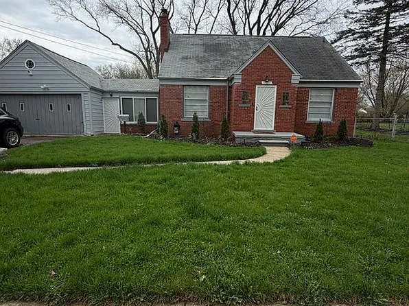 19084 Huntington Ave, Harper Woods, MI 48225