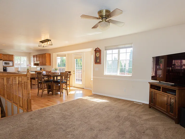 1452 Mountain Rd — Photo 2