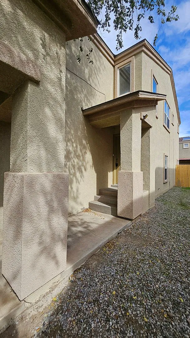 4 Bed 2.5 Bath — Photo 2