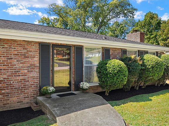 3rd image of 112 Blue Hills Ct