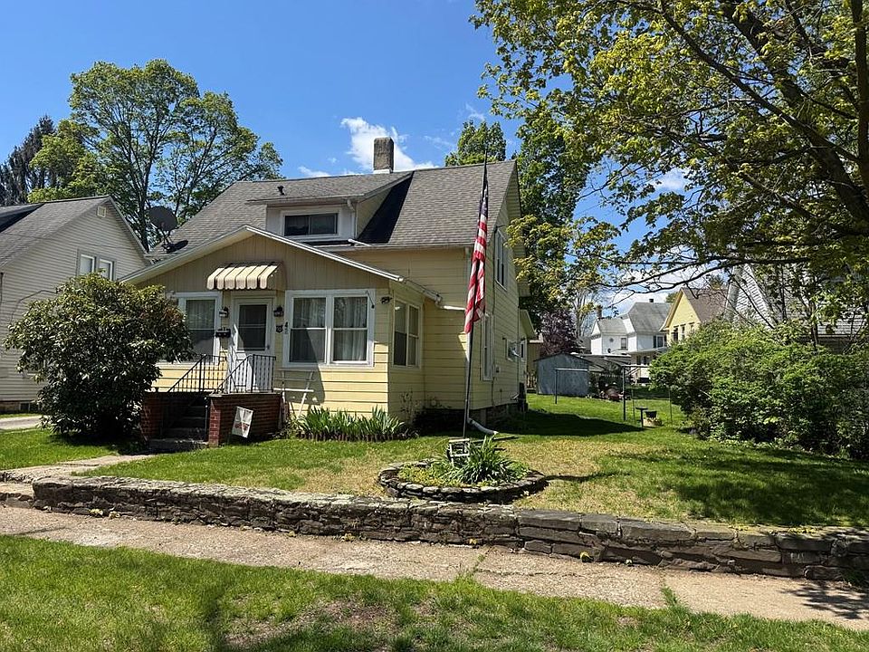 1st image of 42 Brann St