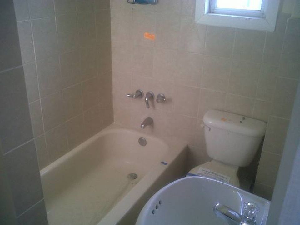 2nd image of 163 N 6th St #2
