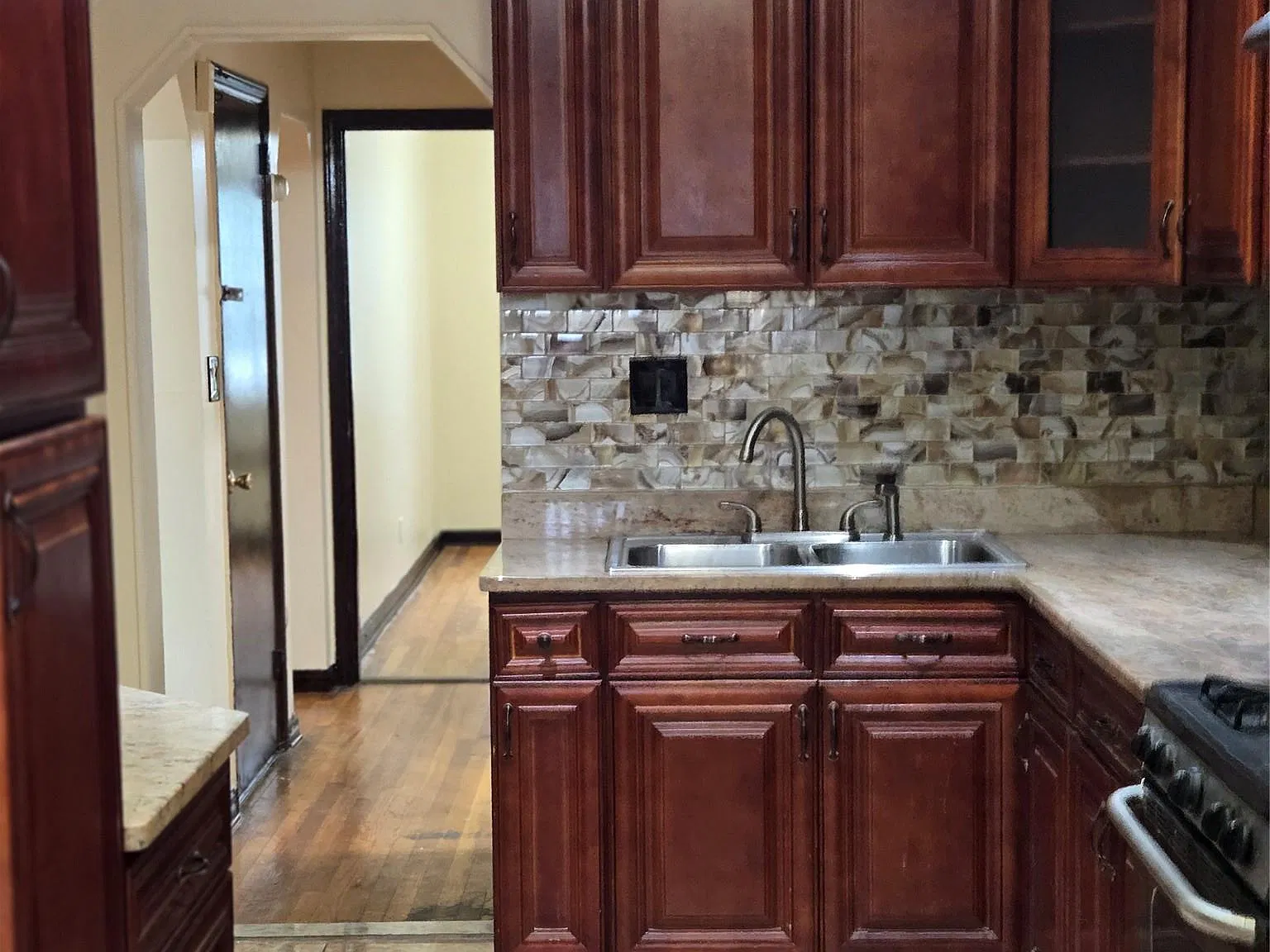 5 bed, 2.5 bath, 2155 sqft, $4,200 — Photo 4