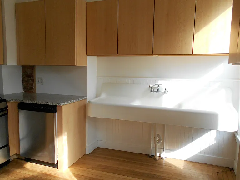 8 5th Ave #2 — Photo 5
