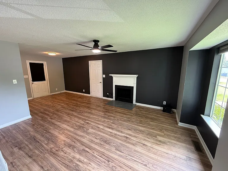 2011 Windroe Dr — Photo 3