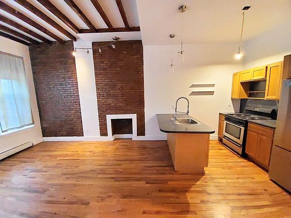 3rd image of 135 Vernon Ave APT 1B
