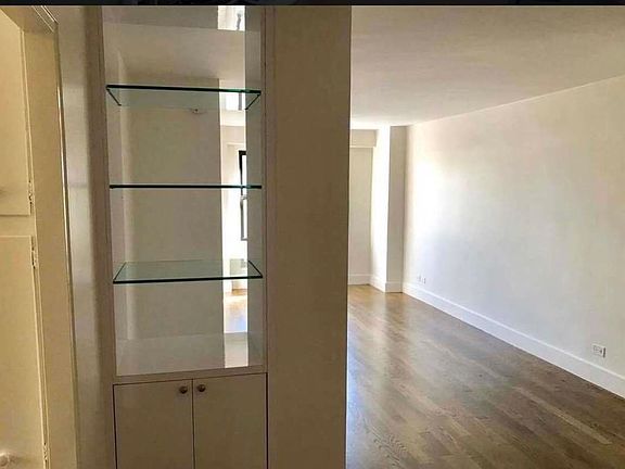 5th image of 344 E 62nd St APT 19