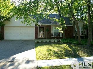 1018 W Winding Creek Dr, Grapevine, TX 76051