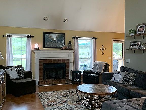 2nd image of 170 Fernwood Dr NE