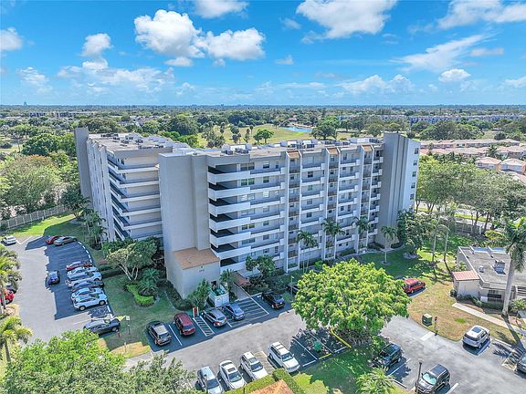 2nd image of 3910 Inverrary Boulevard #308-b