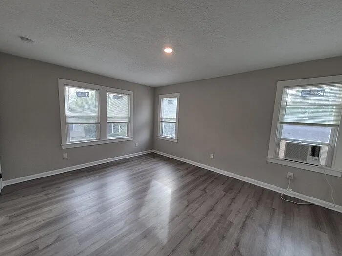 2 bed, 1.5 bath, 1071 sqft, $995 — Photo 4