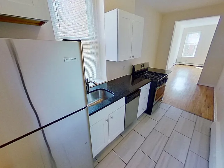 512 Jersey Ave — Photo 2