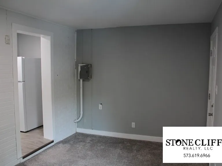 708 Houchin St — Photo 8