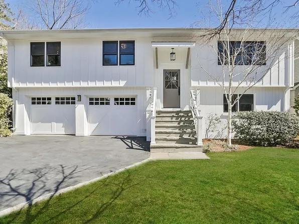 43 Valleywood Rd, Cos Cob, CT 06807