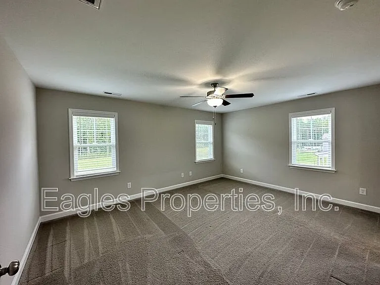 451 Fallingbrook Dr — Photo 17
