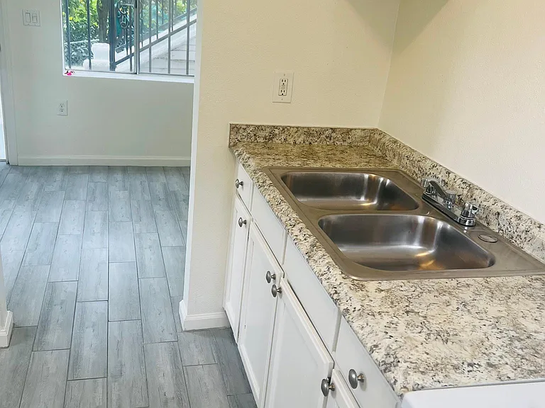 1/2 N Ditman Ave — Photo 2