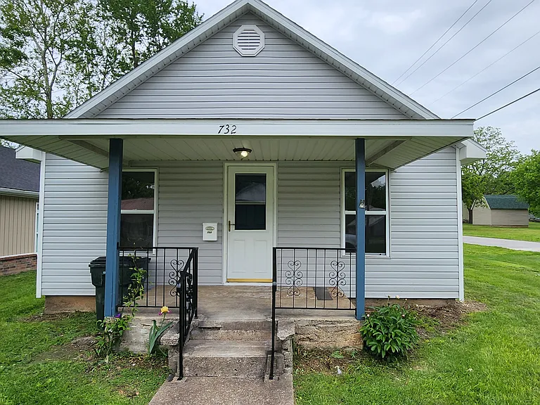 732 S Griffith Ave — Photo 4