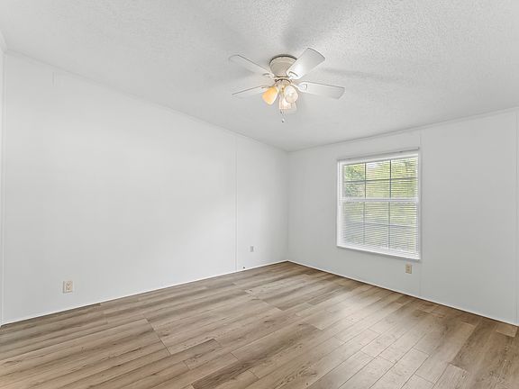 5th image of 204 Air Park Dr