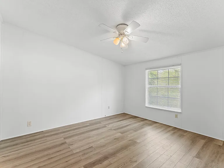 204 Air Park Dr — Photo 5