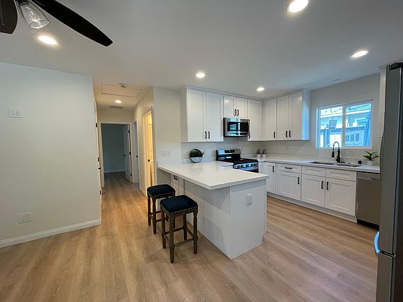 2nd image of 5056 Bellflower Blvd