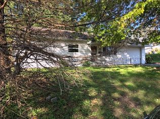 103 3rd Ave, East Dubuque, IL 61025