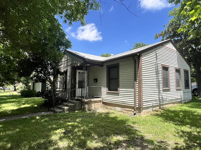1519 S 43rd St — Photo 22