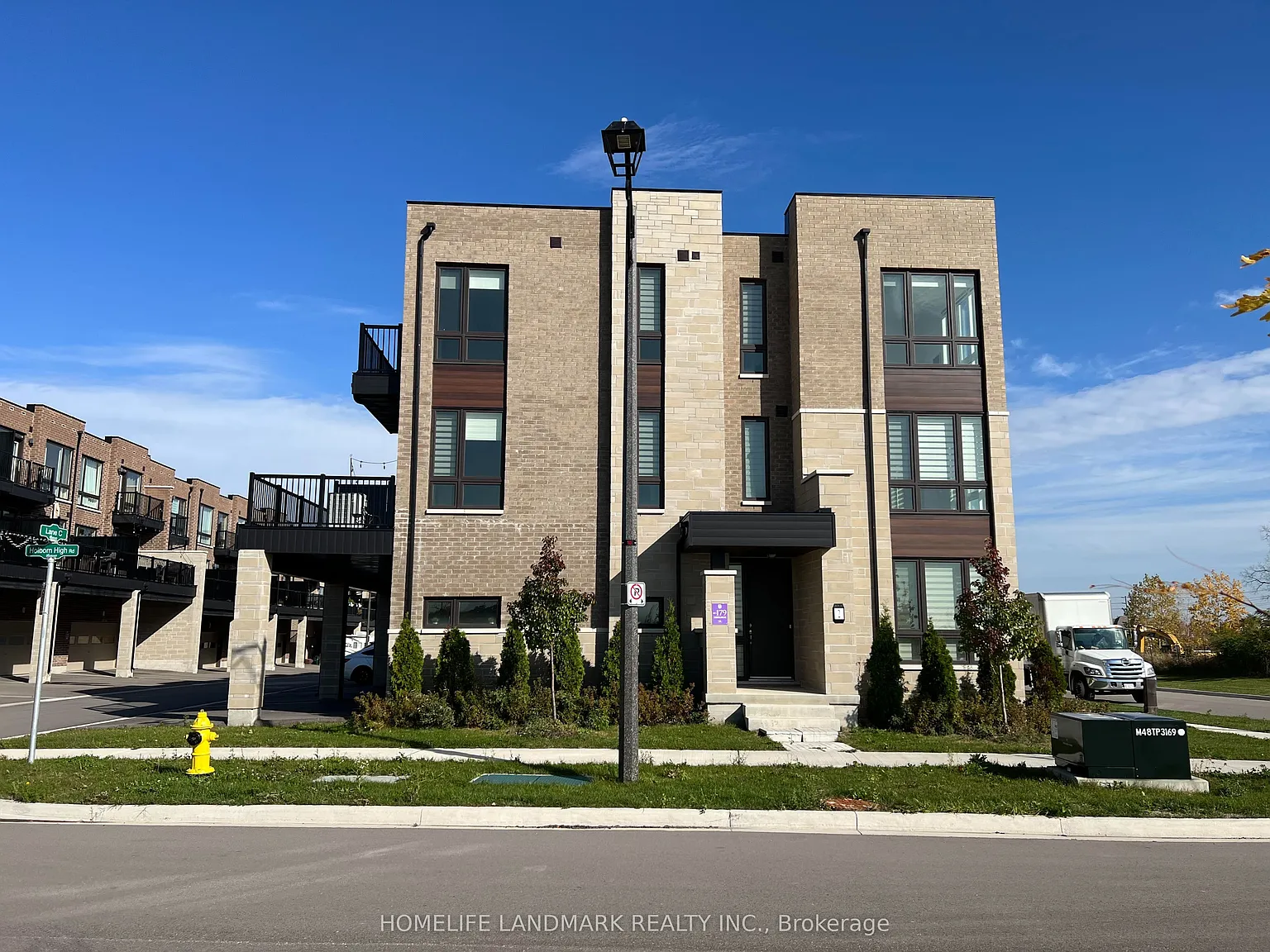 4 bed, $3,900 — Photo 1