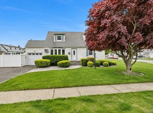 2 Dorset Lane, Farmingdale, NY 11735