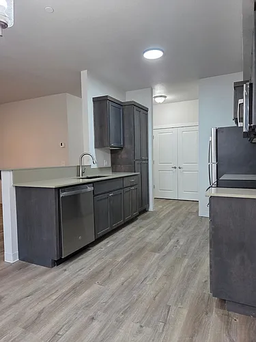 60 Alder Ave Photo 1