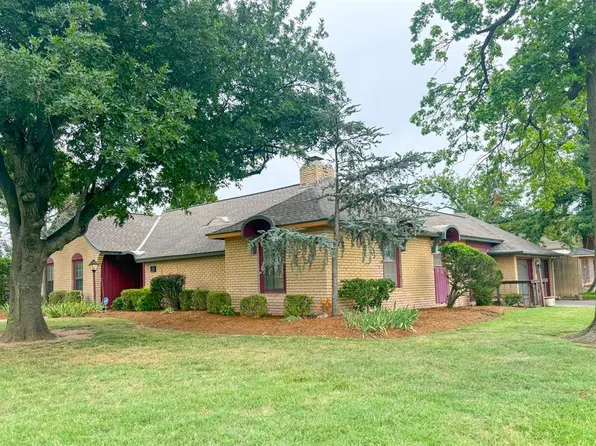 1816 Huntington Ave, Nichols Hills, OK 73116