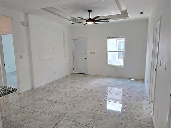 4th image of 900 N Woodson Ave #2