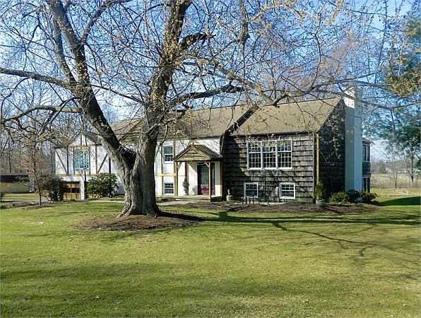 1st image of 223 Worthington Ln