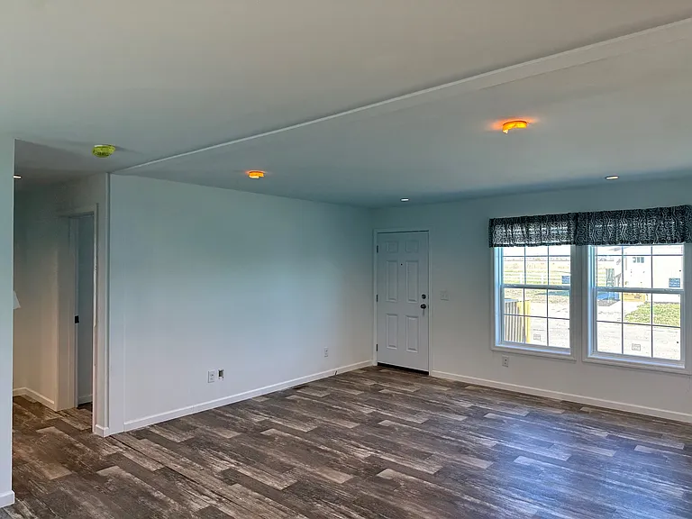311 E 36th Pl — Photo 6