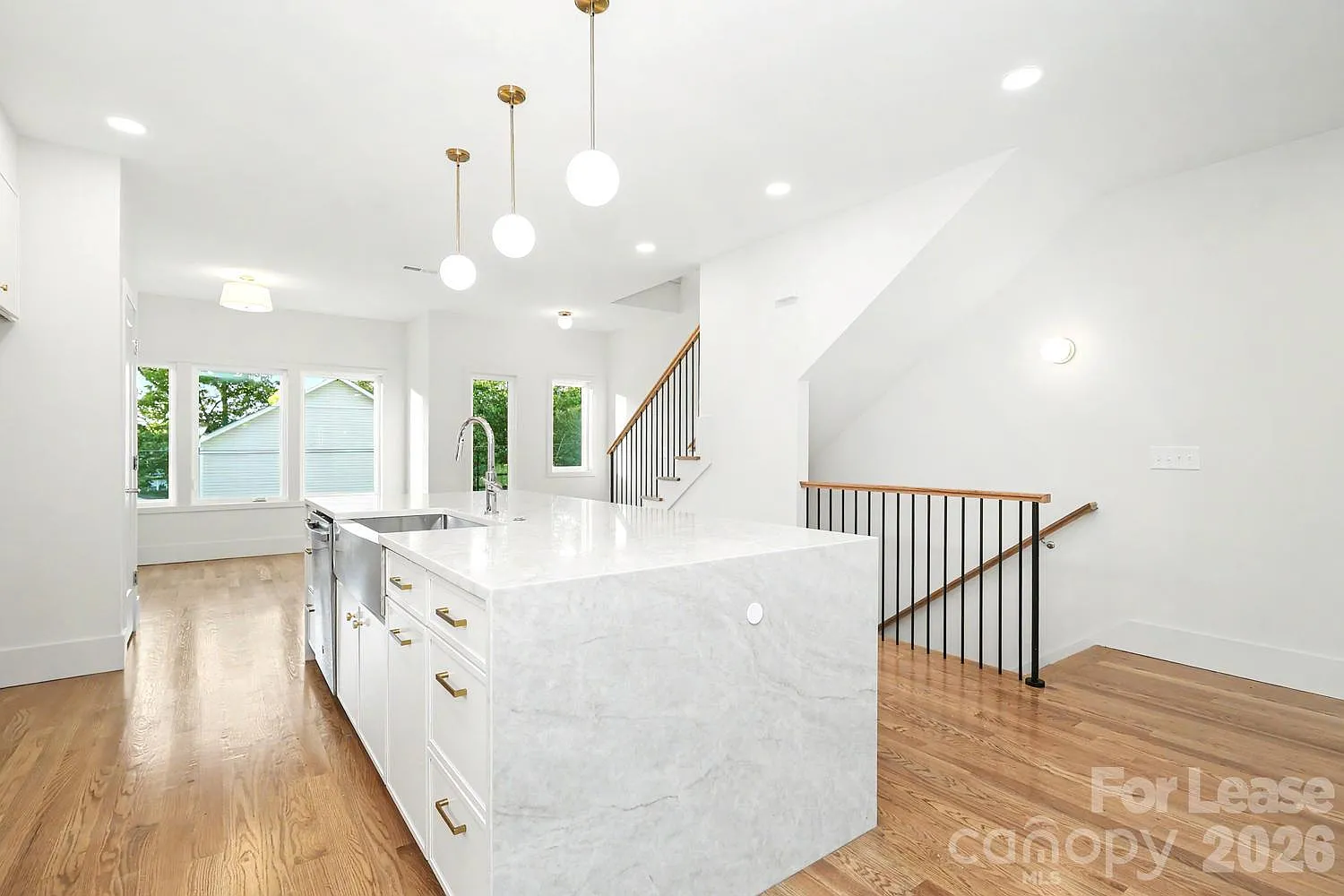 3 bed, 3.5 bath, 2000 sqft, $3,295 — Photo 4