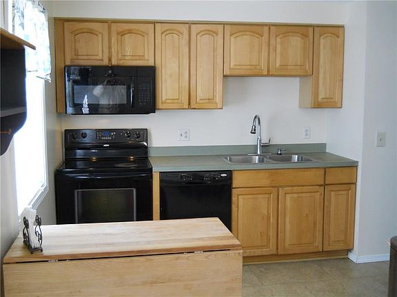 2nd image of 520 Leona Ln