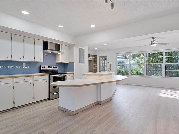 3rd image of 2649 NE 27th Ct #2