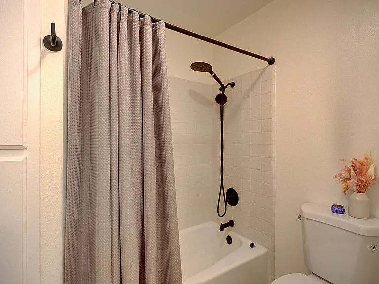 245 5th St #C — Photo 3