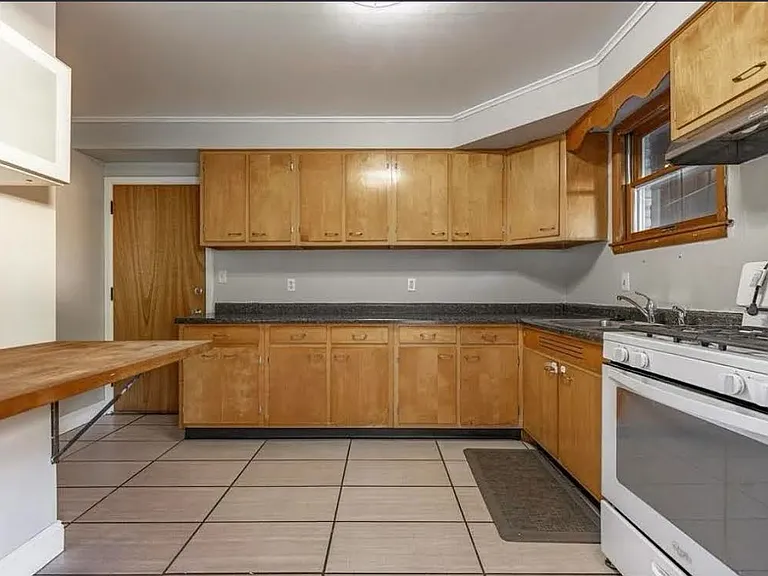 3022 Guilford Rd — Photo 1