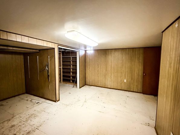 417 E 1st Ave, Plentywood, MT 59254