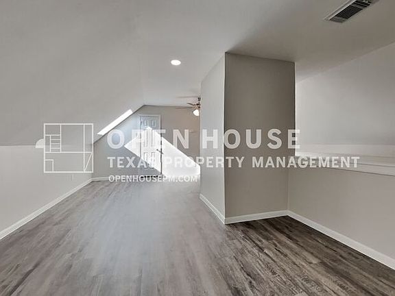 5th image of 1315 Forest Hollow Dr
