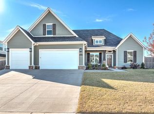 6412 S 61st St, Rogers, AR 72758