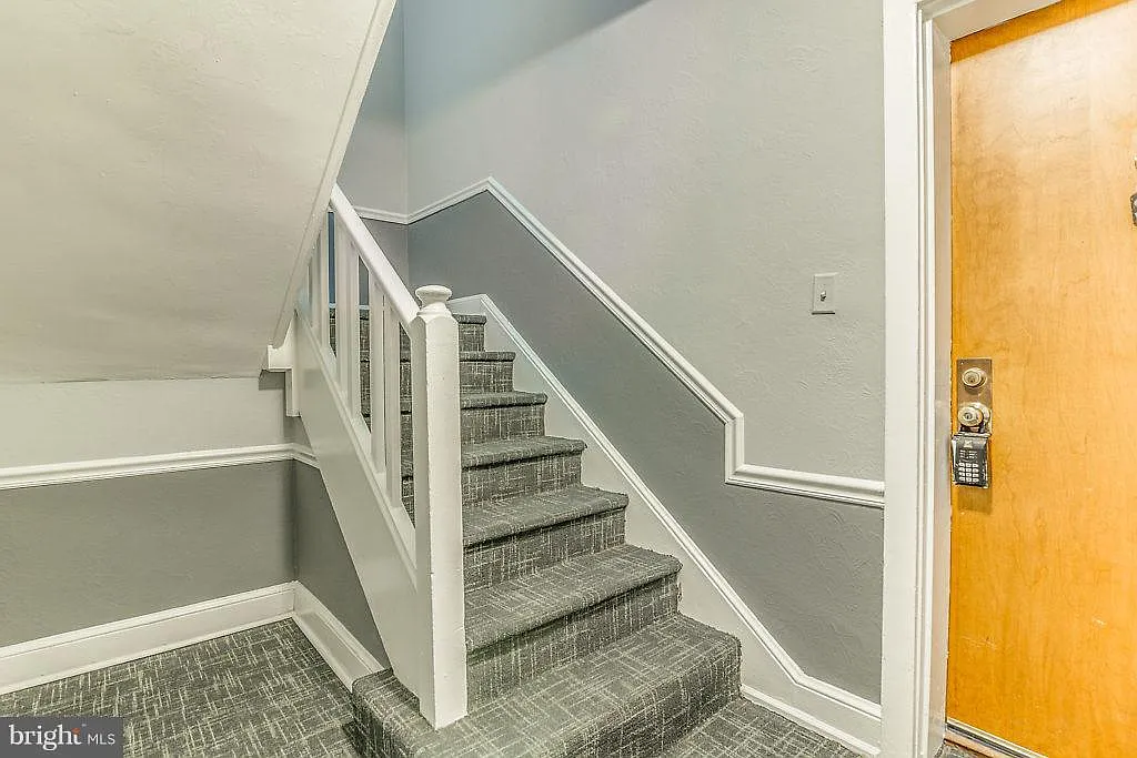 2 bed, 1.0 bath, 781 sqft, $2,050 — Photo 4