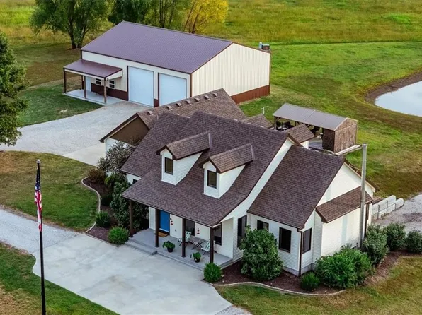 23510 S Airport Rd, Harrisonville, MO 64701