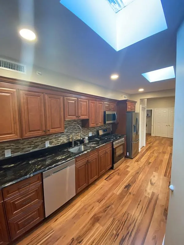 Building Photo - 136 Inman St #1