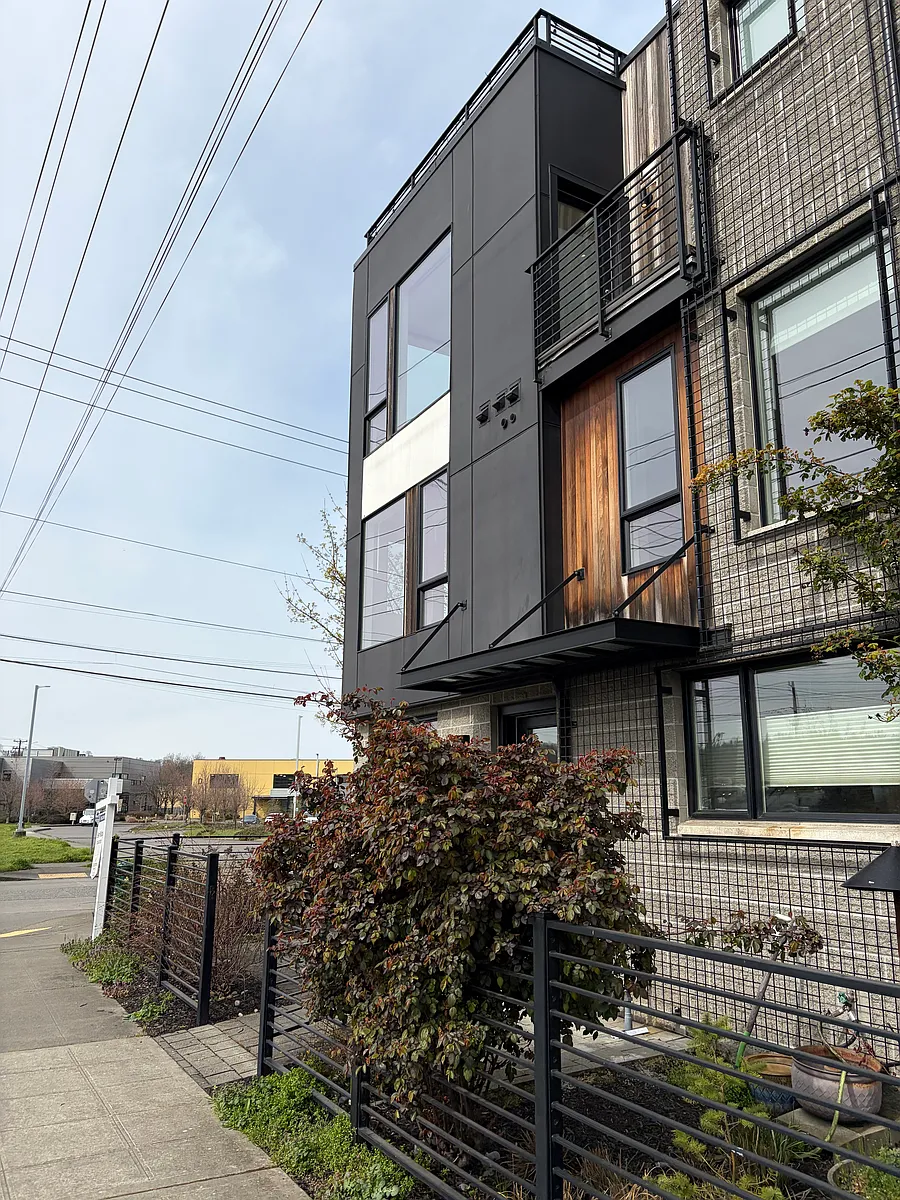 Building Photo - 700 S Willow St