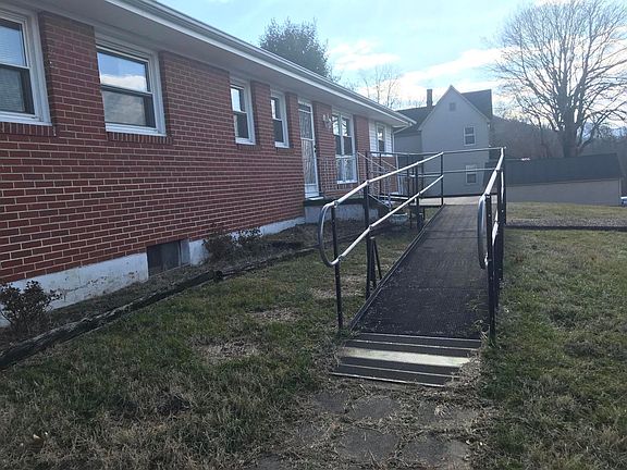 3rd image of 2248 Spruce Ave