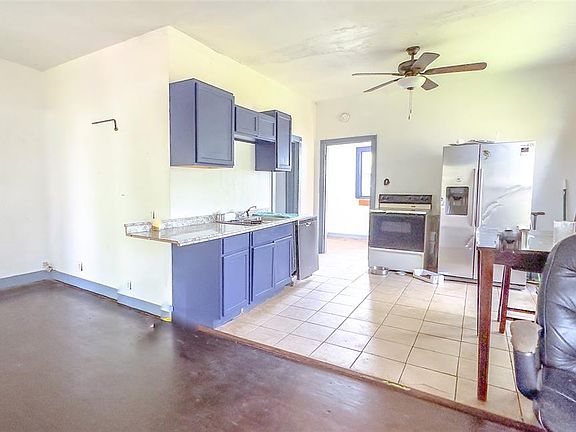 3rd image of 411 NE Avenue B