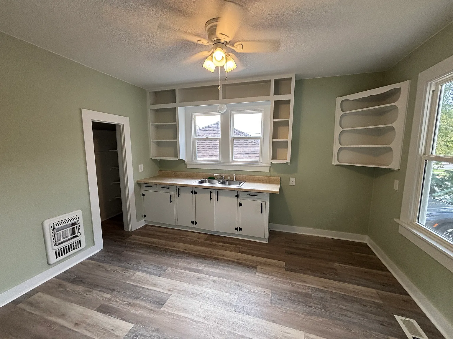 112 E Ashley St — Photo 2
