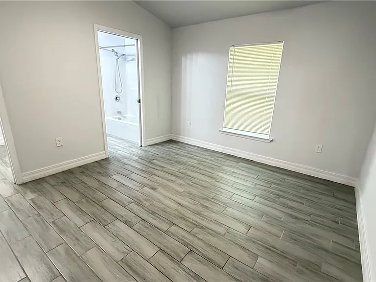 2413 Delta Ave N — Photo 11